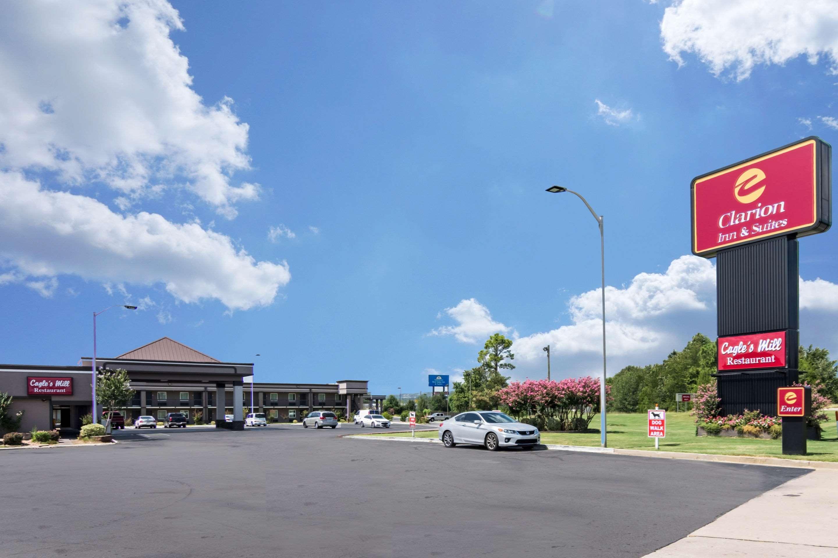 Clarion Inn & Suites Russellville I-40 Экстерьер фото