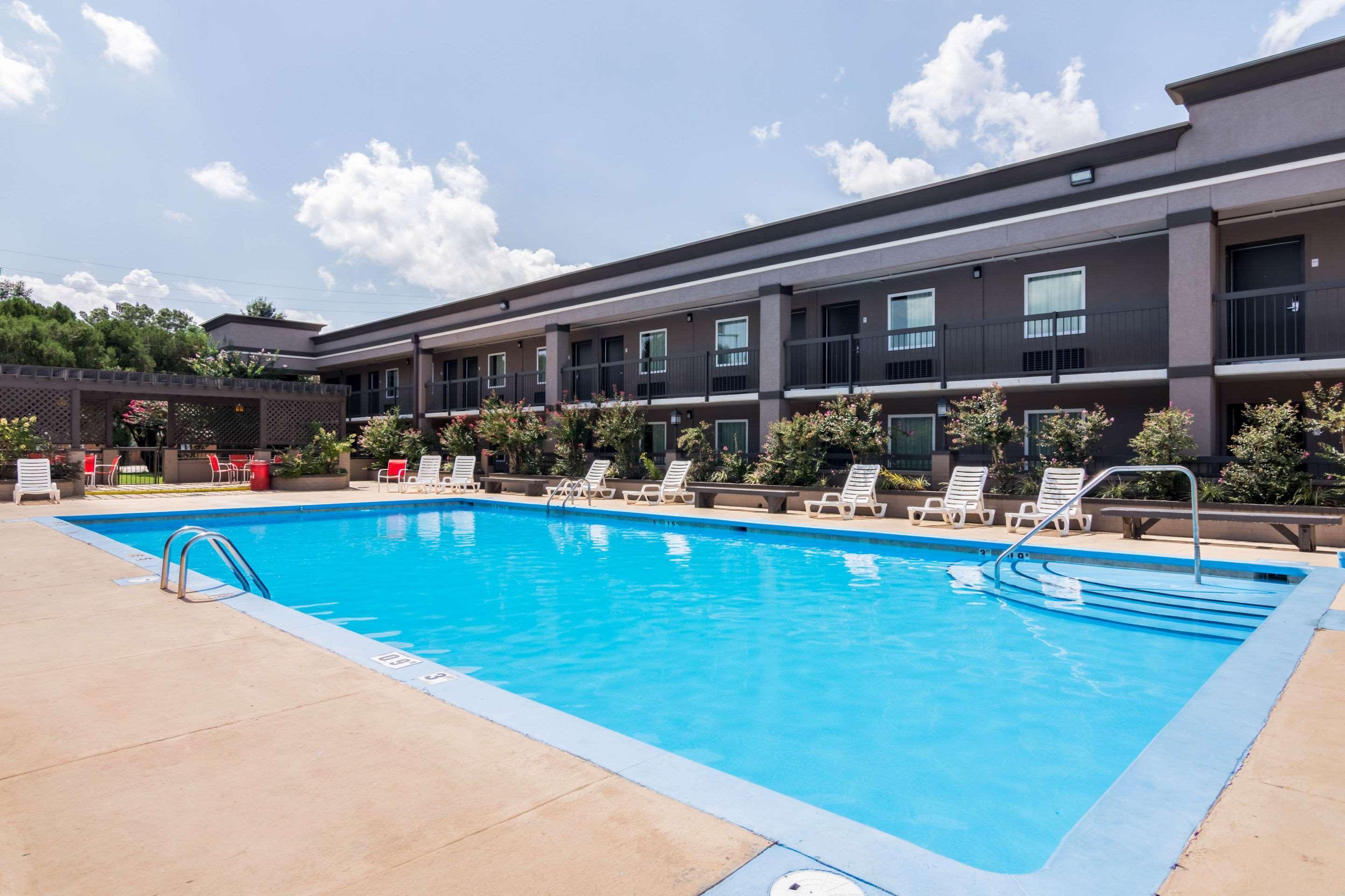 Clarion Inn & Suites Russellville I-40 Экстерьер фото