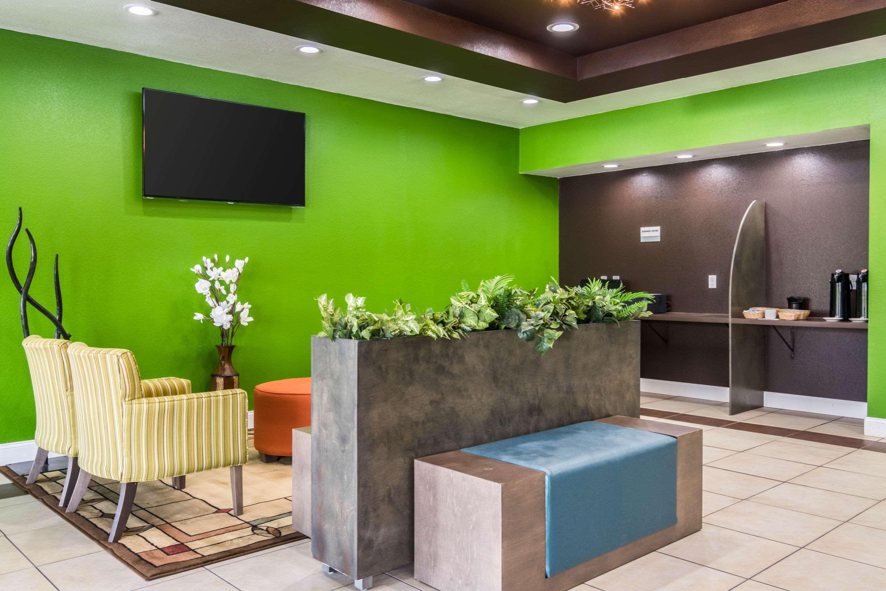 Clarion Inn & Suites Russellville I-40 Экстерьер фото