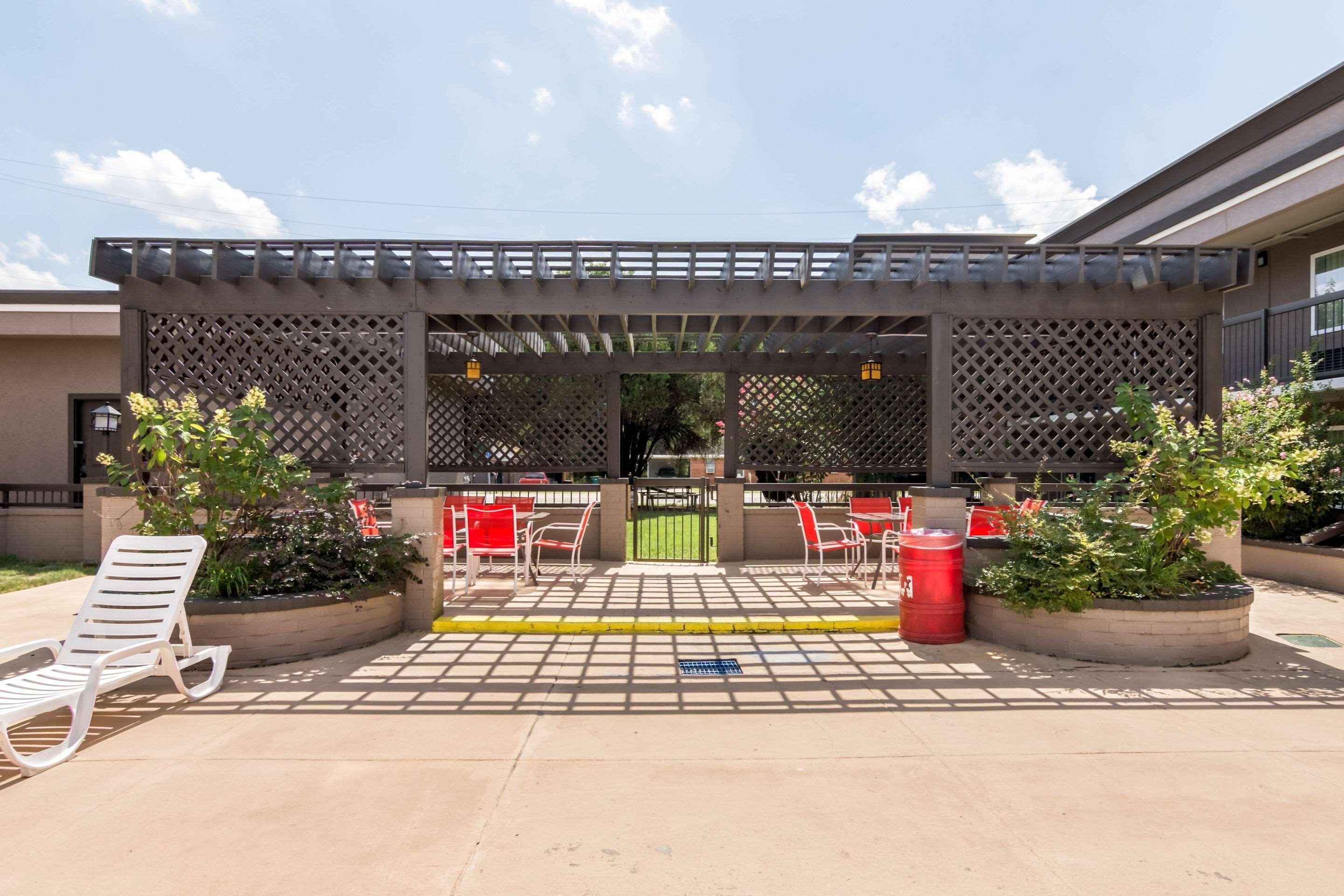 Clarion Inn & Suites Russellville I-40 Экстерьер фото