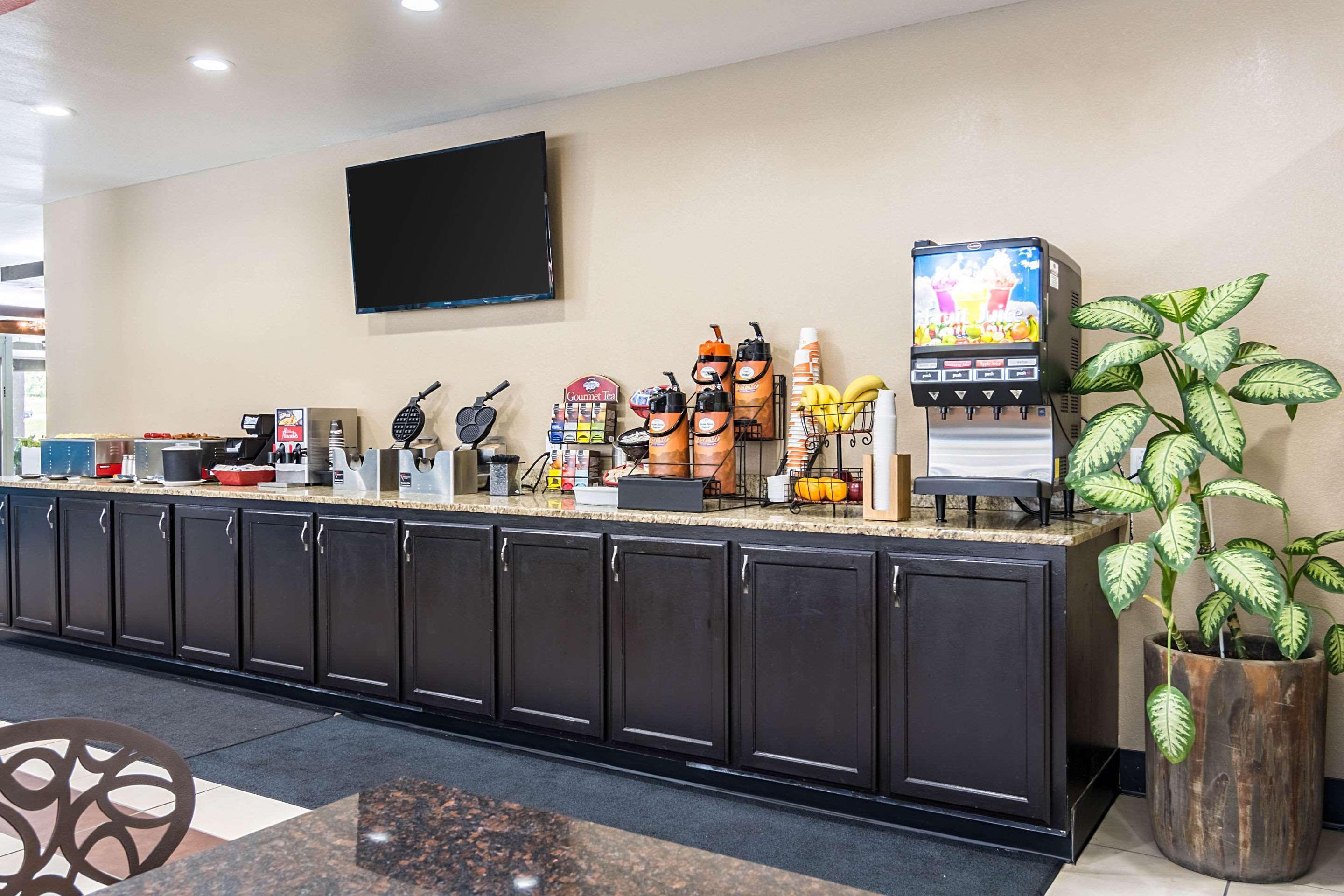 Clarion Inn & Suites Russellville I-40 Экстерьер фото