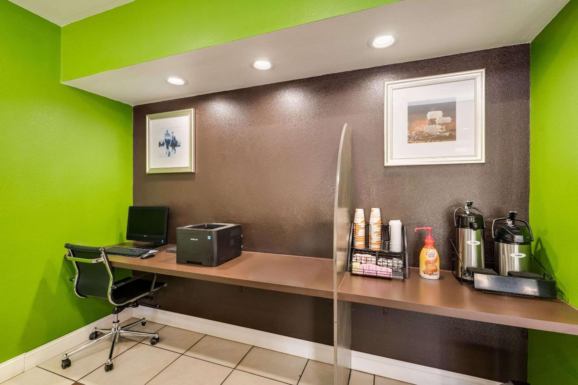 Clarion Inn & Suites Russellville I-40 Экстерьер фото