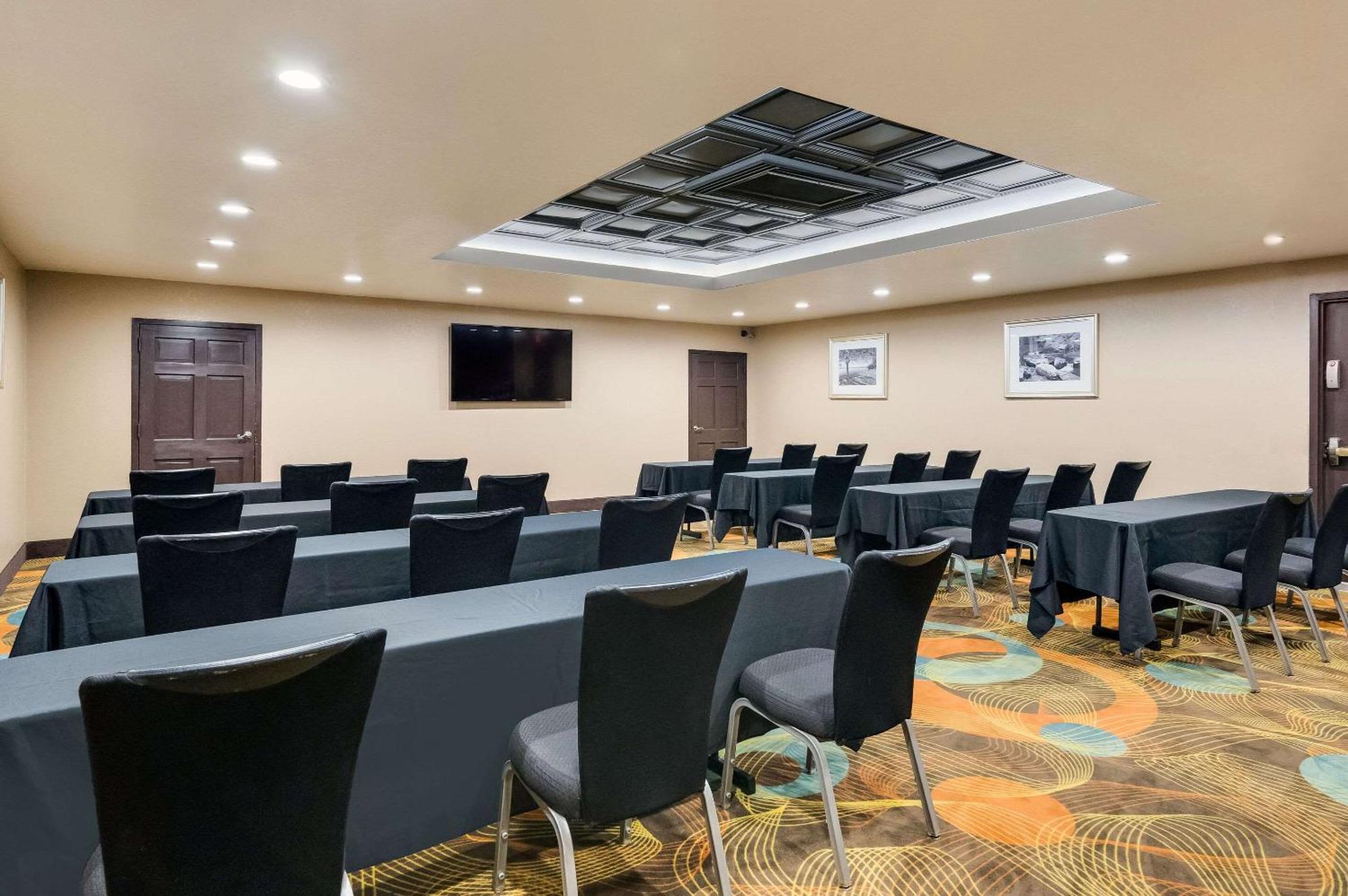 Clarion Inn & Suites Russellville I-40 Экстерьер фото