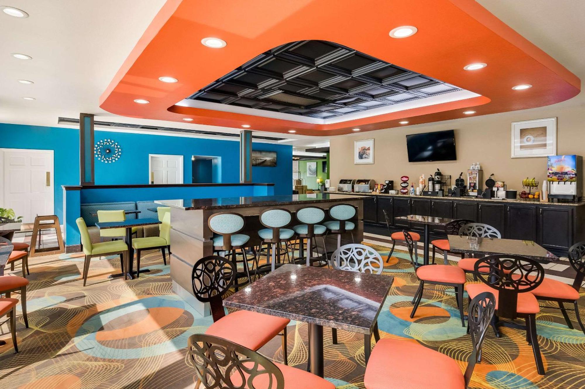 Clarion Inn & Suites Russellville I-40 Экстерьер фото