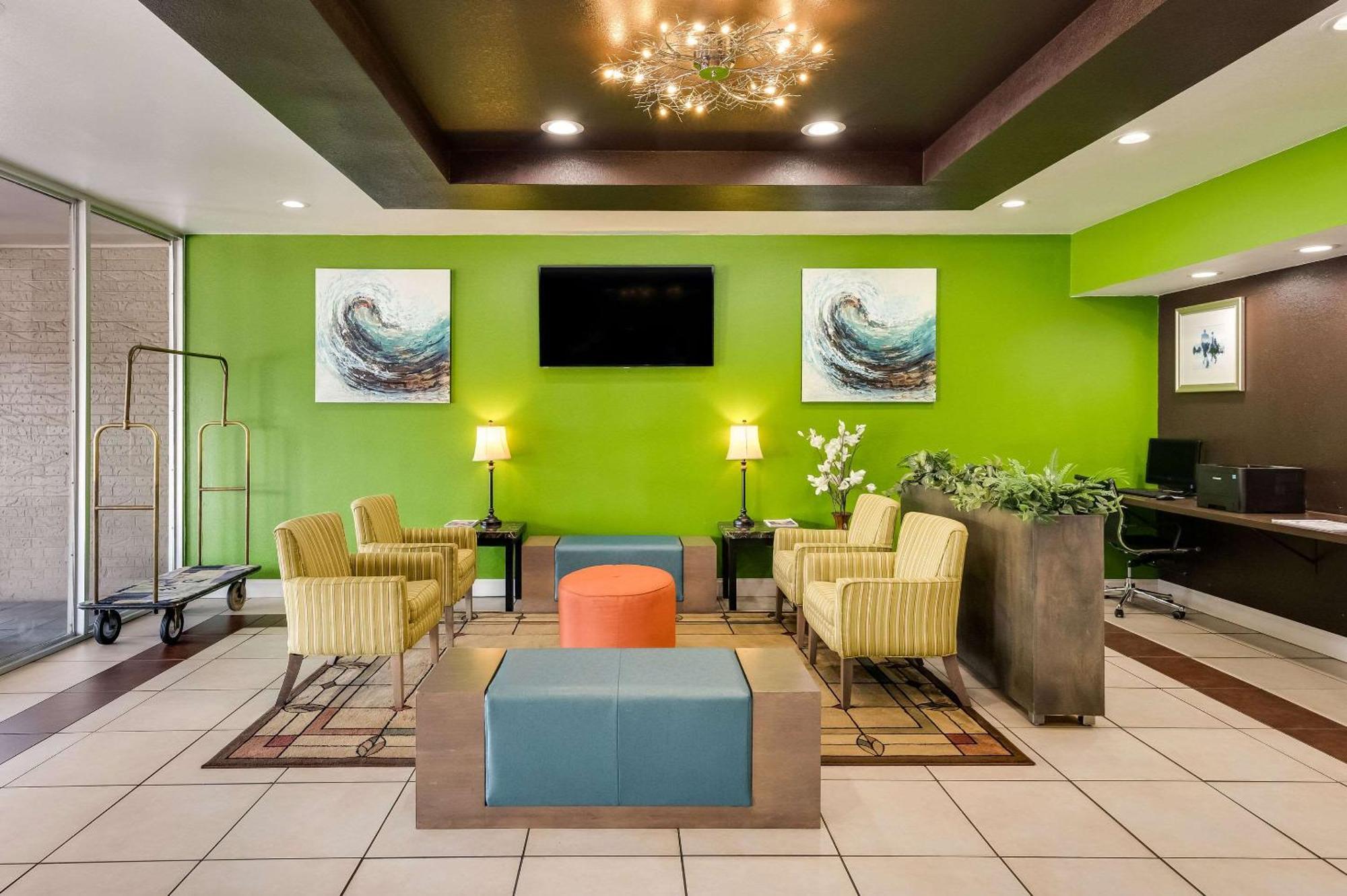 Clarion Inn & Suites Russellville I-40 Экстерьер фото